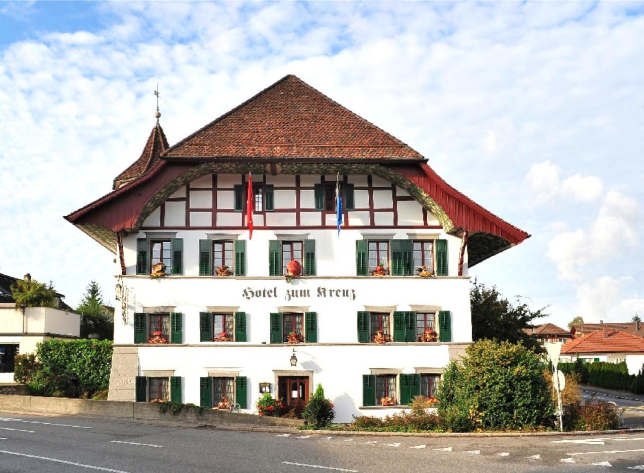 Hotel Zum Kreuz Suhr Bagian luar foto
